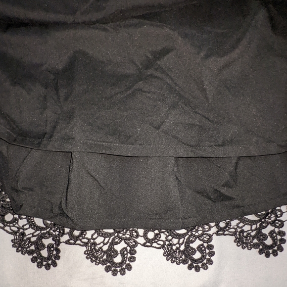 Heritage Collection lace skirt w/ pockets - Picture 5 of 8